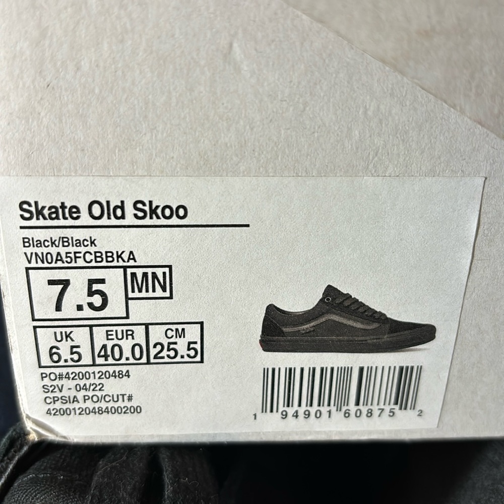 Men’s VANS Skate Old Skoo shoes — all black, worn one time. Size 7.5 USD